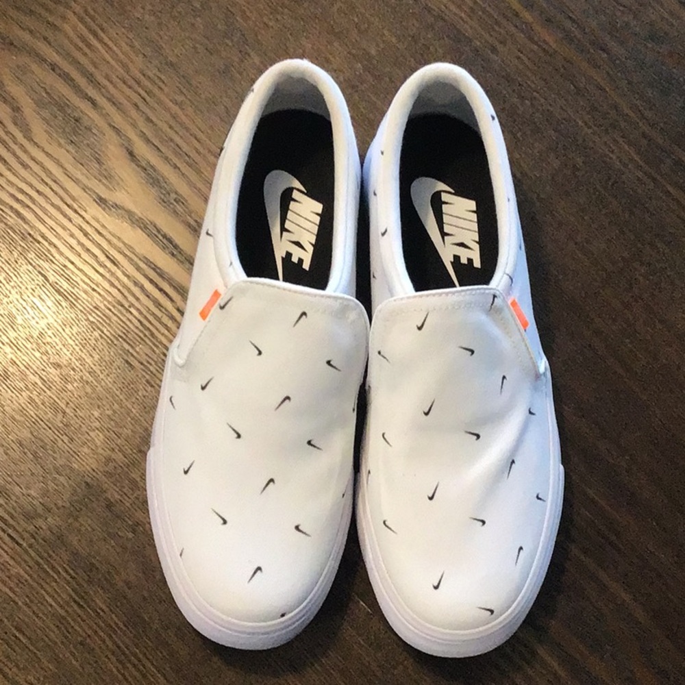 Nike Court Royals AC Slip On Canvas.